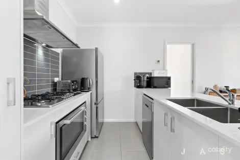 Property photo of 3/4 Camperdown Avenue Sunshine North VIC 3020