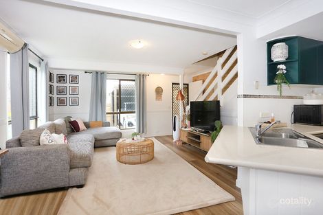 Property photo of 4/77 Olsen Avenue Labrador QLD 4215