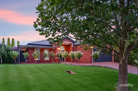 Property photo of 16 Lindsay Court Taylors Lakes VIC 3038