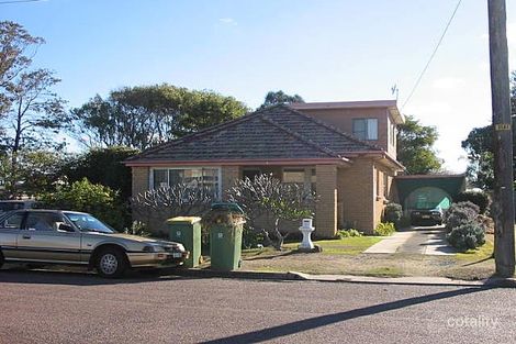 5 Oakland Ave, The Entrance, NSW 2261