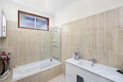Property photo of 15 Scott Street Point Clare NSW 2250
