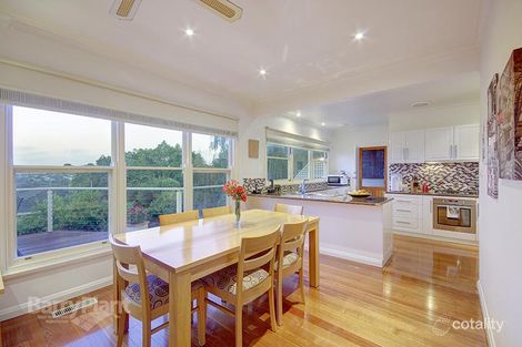 Property photo of 2 Mawarra Court Highton VIC 3216