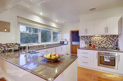 Property photo of 2 Mawarra Court Highton VIC 3216