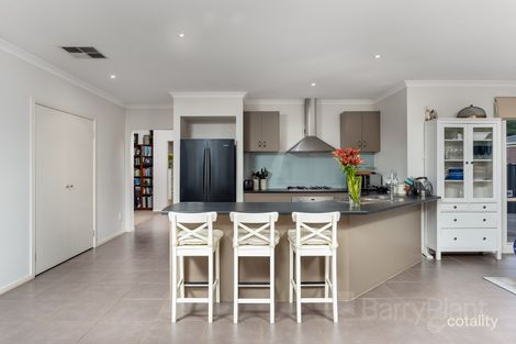 Property photo of 31 Whitlam Green Point Cook VIC 3030