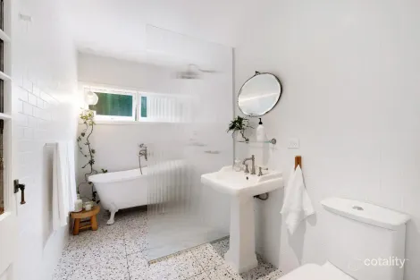 Property photo of 30 Pine Avenue Surfers Paradise QLD 4217