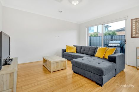 Property photo of 18 Peppertree Parade Craigieburn VIC 3064