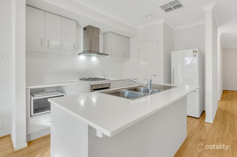 Property photo of 18 Peppertree Parade Craigieburn VIC 3064