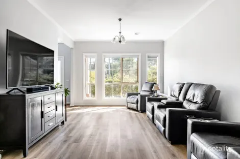 Property photo of 8 Sinclair Crescent Macleod VIC 3085