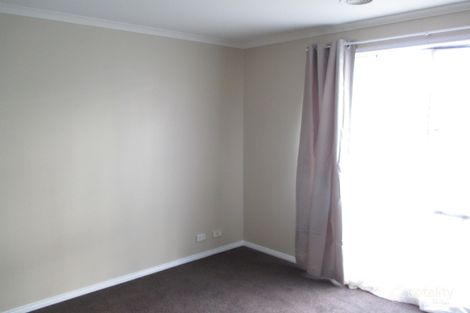 Property photo of 24 Grand Arch Way Berwick VIC 3806