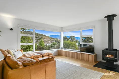 Property photo of 12 Avoca Street Lindisfarne TAS 7015