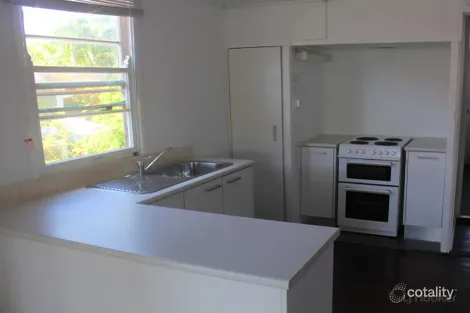 Property photo of 28 Central Street Labrador QLD 4215