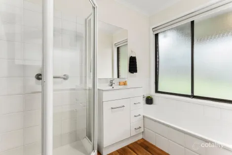 Property photo of 1/8 Weidlich Road Eltham North VIC 3095