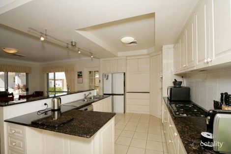 Property photo of 8 Dobell Place Lloyd NSW 2650