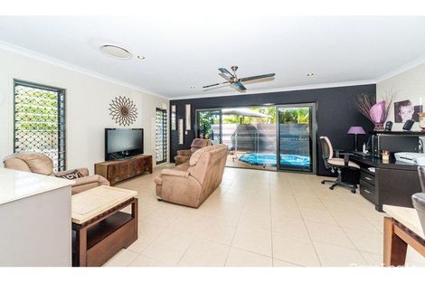 Property photo of 1/12 Drake Avenue Paradise Point QLD 4216