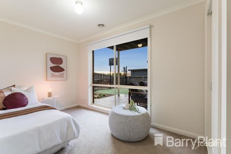 Property photo of 32 Wallaroo Way Highton VIC 3216