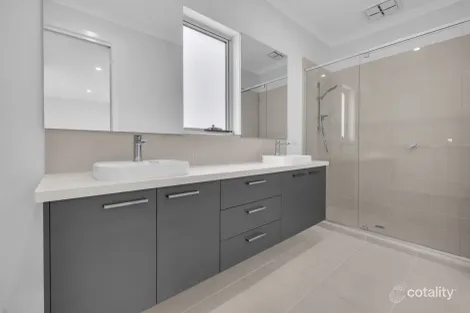 Property photo of 31 Cradle Circuit Manor Lakes VIC 3024