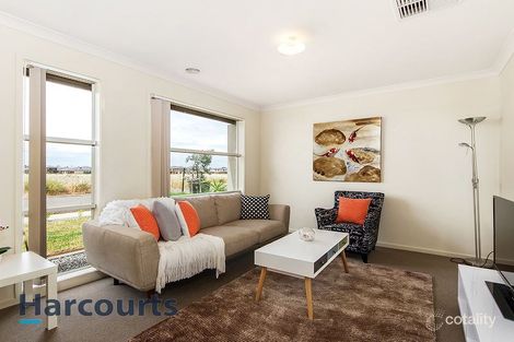 Property photo of 33 Clovelly Circuit Truganina VIC 3029