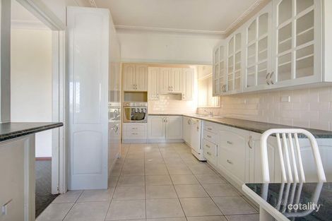 Property photo of 8 Figtree Crescent Figtree NSW 2525