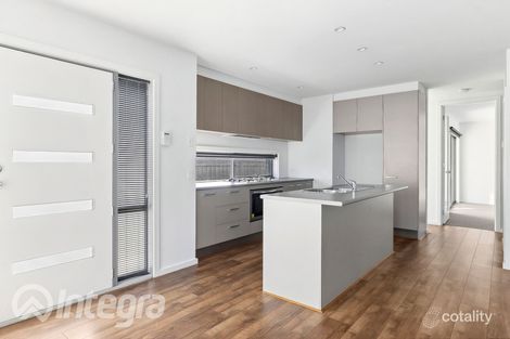 Property photo of 8 Catalina Court Ballarat East VIC 3350