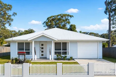 22 Pia St, Russell Island, QLD 4184