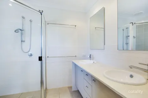 Property photo of 40 Stringybark Drive Molendinar QLD 4214