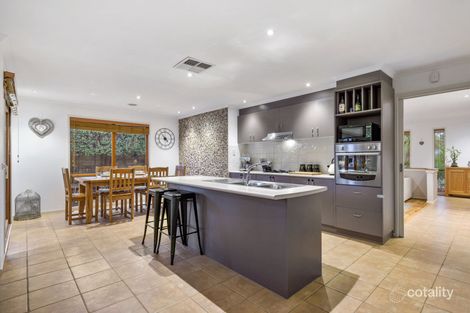 Property photo of 33 Trentham Way Langwarrin VIC 3910