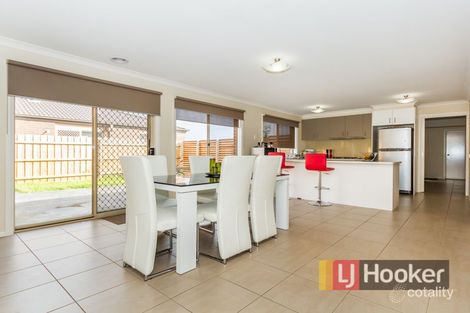 Property photo of 18 Spinebill Court Pakenham VIC 3810