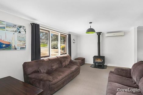 Property photo of 82 Degraves Crescent Wanniassa ACT 2903