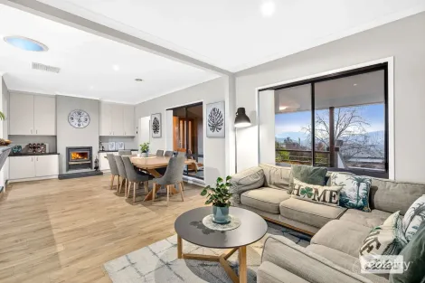 Property photo of 2 The Court Wodonga VIC 3690
