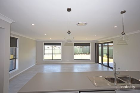 Property photo of 7 Waterfall Crescent Dubbo NSW 2830
