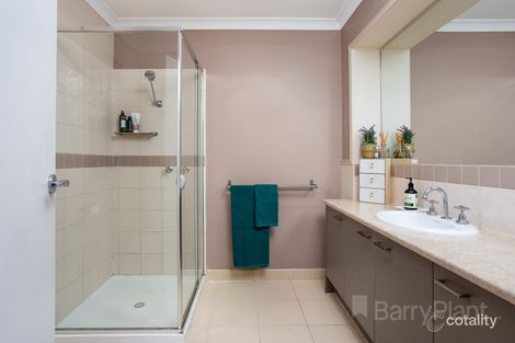 Property photo of 8 Oliver Place Point Cook VIC 3030