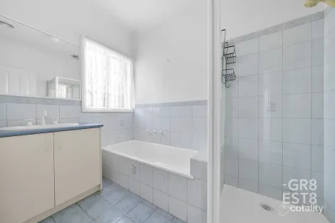 Property photo of 23 Eldershaw Drive Lynbrook VIC 3975