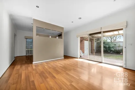 Property photo of 23 Eldershaw Drive Lynbrook VIC 3975