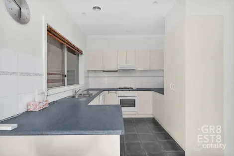 Property photo of 23 Eldershaw Drive Lynbrook VIC 3975