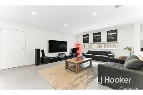 Property photo of 21 Egret Way Pakenham VIC 3810