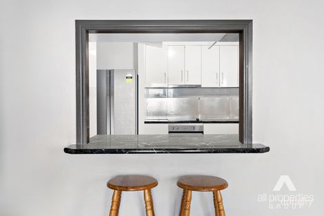 Property photo of 16 Helmet Court Hillcrest QLD 4118