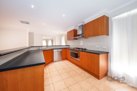Property photo of 6 Edgewater Circuit Cairnlea VIC 3023