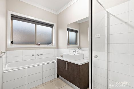 Property photo of 10 Sienna Way Pakenham VIC 3810