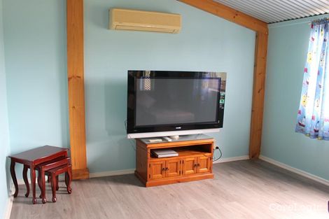 Property photo of 2 Jacaranda Close Hallidays Point NSW 2430