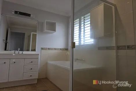 Property photo of 26 Greybox Crescent Hamlyn Terrace NSW 2259