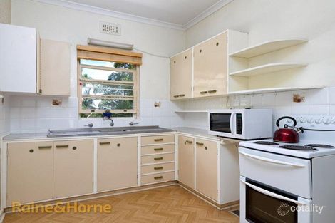 Property photo of 17 Fernleigh Road Turvey Park NSW 2650