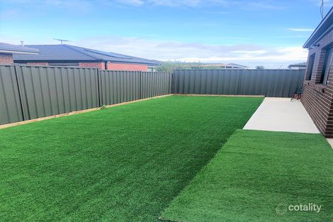 Property photo of 19 Henbury Street Tarneit VIC 3029