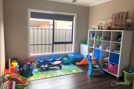 Property photo of 19 Henbury Street Tarneit VIC 3029