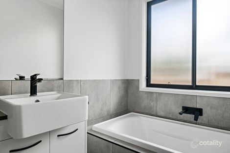 Property photo of 34 Altitude Drive Burnside QLD 4560