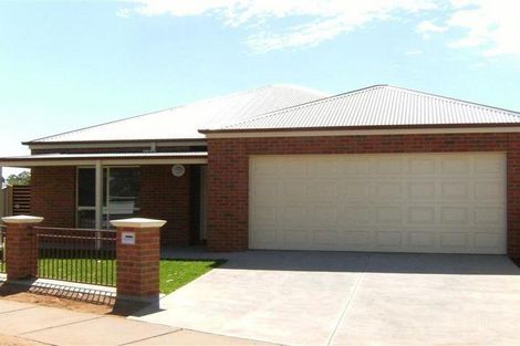 Property photo of 149 Stradbroke Avenue Swan Hill VIC 3585