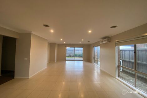 Property photo of 68 Karawarra Circuit Cranbourne North VIC 3977