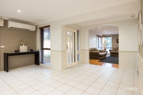 Property photo of 4 Manley Close Endeavour Hills VIC 3802