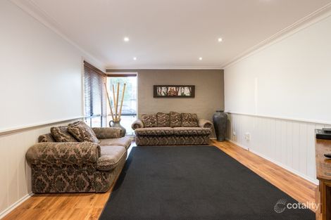 Property photo of 4 Manley Close Endeavour Hills VIC 3802
