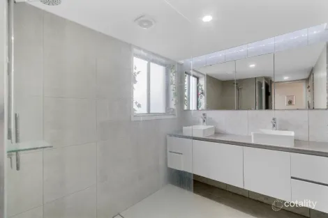 Property photo of 4/18 Back Street Biggera Waters QLD 4216
