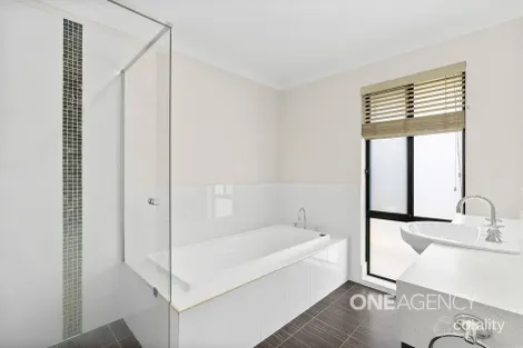 Property photo of 16 Nutans Crest South Nowra NSW 2541